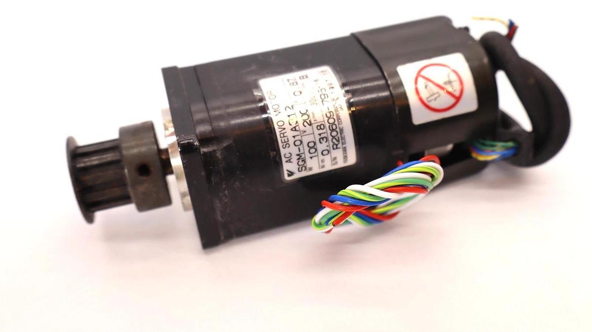 Yaskawa Electric AC Servo Motor SGM-01A312 100W 200V 0.87A SGM01A312 (Refurb)