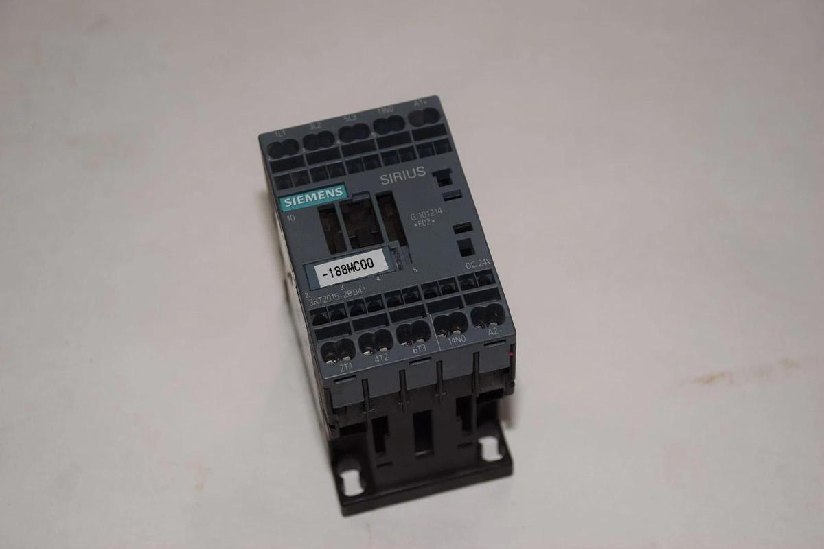 Used SIEMENS SIRIUS 3RT2015-2BB41 G/101214 E02 24V DC CONTACTOR