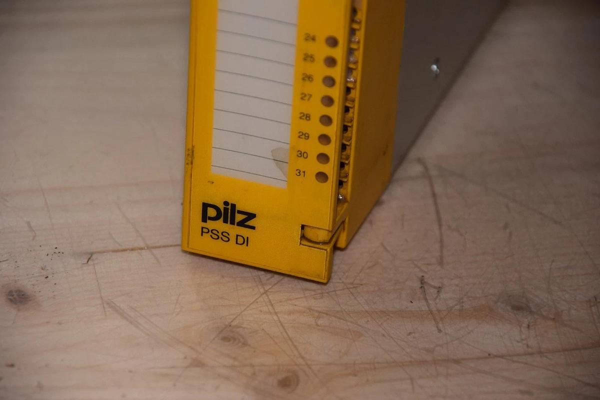 Used PILZ PSS DI 301100 1.1 30110011 3011001.1 PSSDI PSSD1 Pss D1  INPUT MODULE
