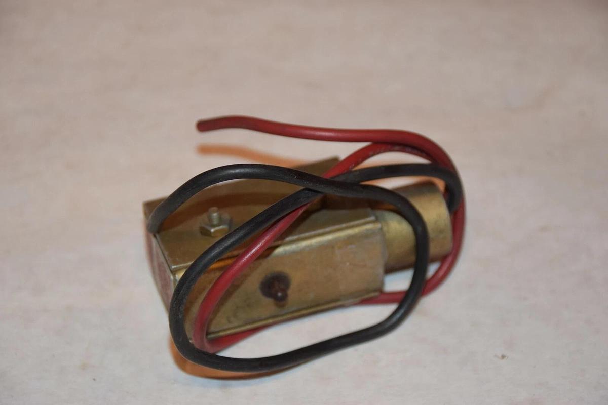 Used MICRO SWITCH RK-RSX2 15A, 125,250 OR 480VAC SNAP LIMIT SWITCH