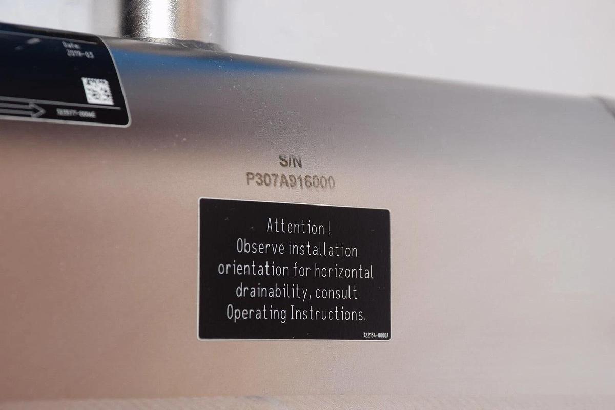 Used ENDRESS + HAUSER 8P3B15-2L93/0 , 1/2" DN15 Promass P 300 Flowmeter