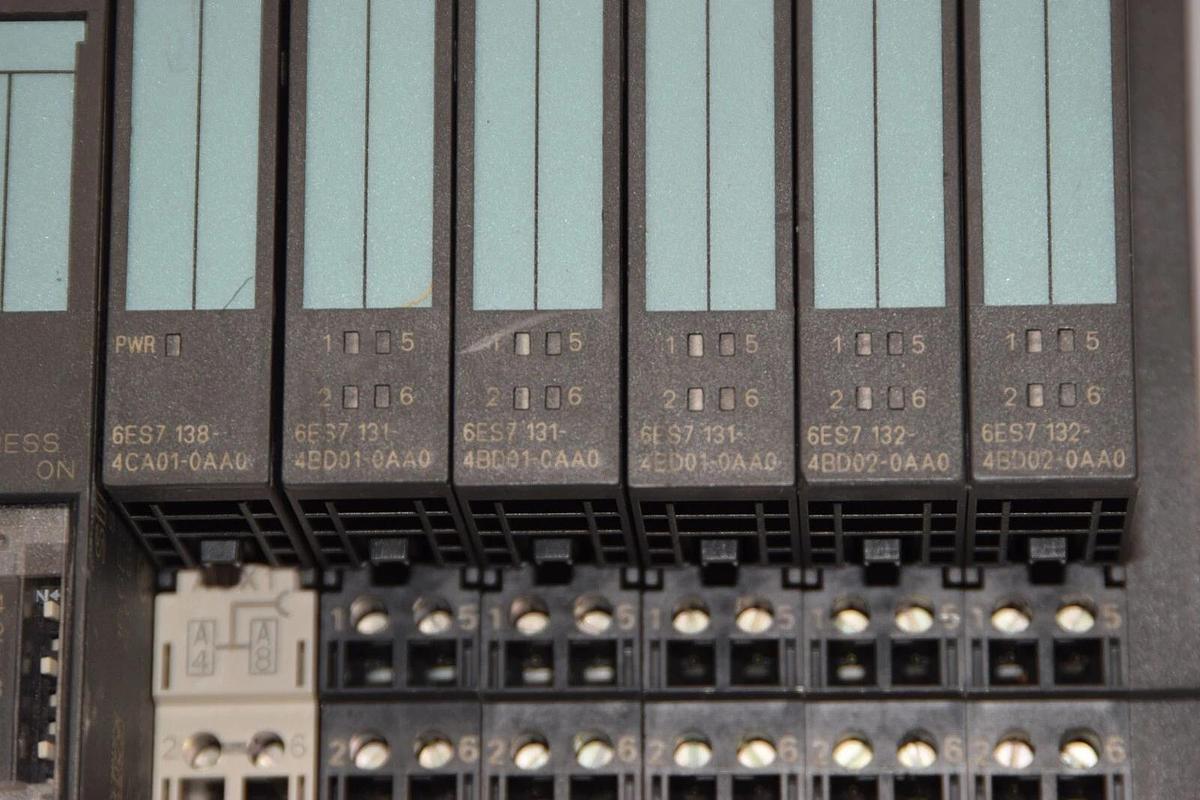 Used SIEMENS 6ES7 193-4JA00-0AA W/ 6ES7 151-1AA05-0AB0 , 6ES7 138-4CA01-0AA0 Module