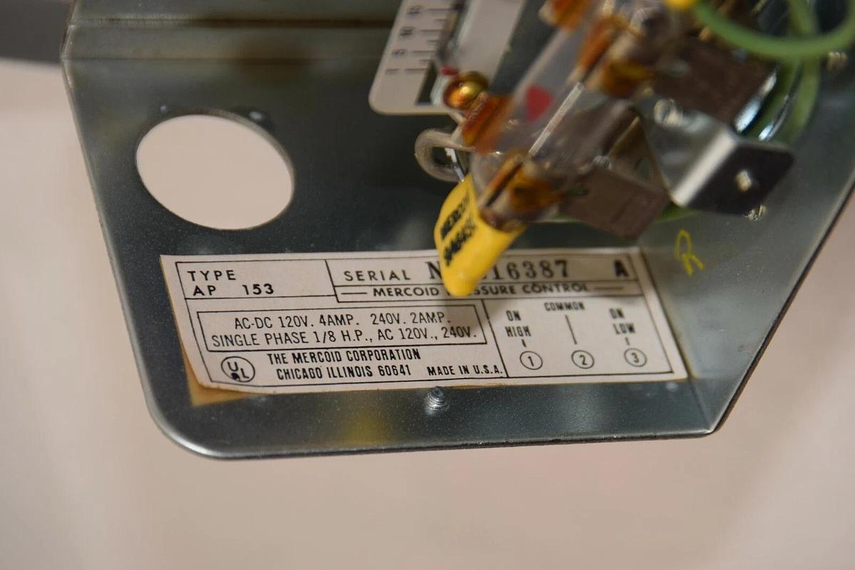 MERCOID CONTROL AP153 AcDc 120V 4A 4 Amp Pressure Switch