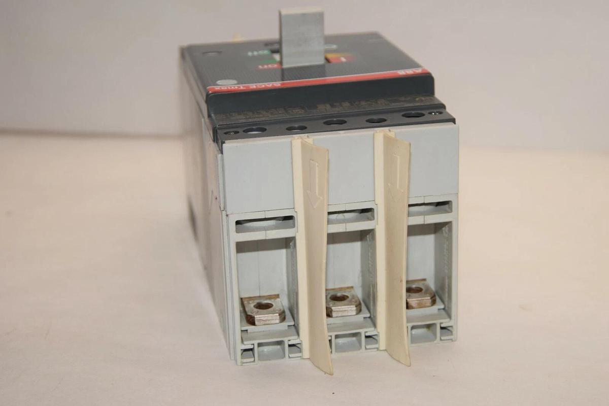 Used ABB SACE Tmax T4S 250 T4S250 3 Pole 250 Amp 250A 542137P3 E93565 Circuit Breaker