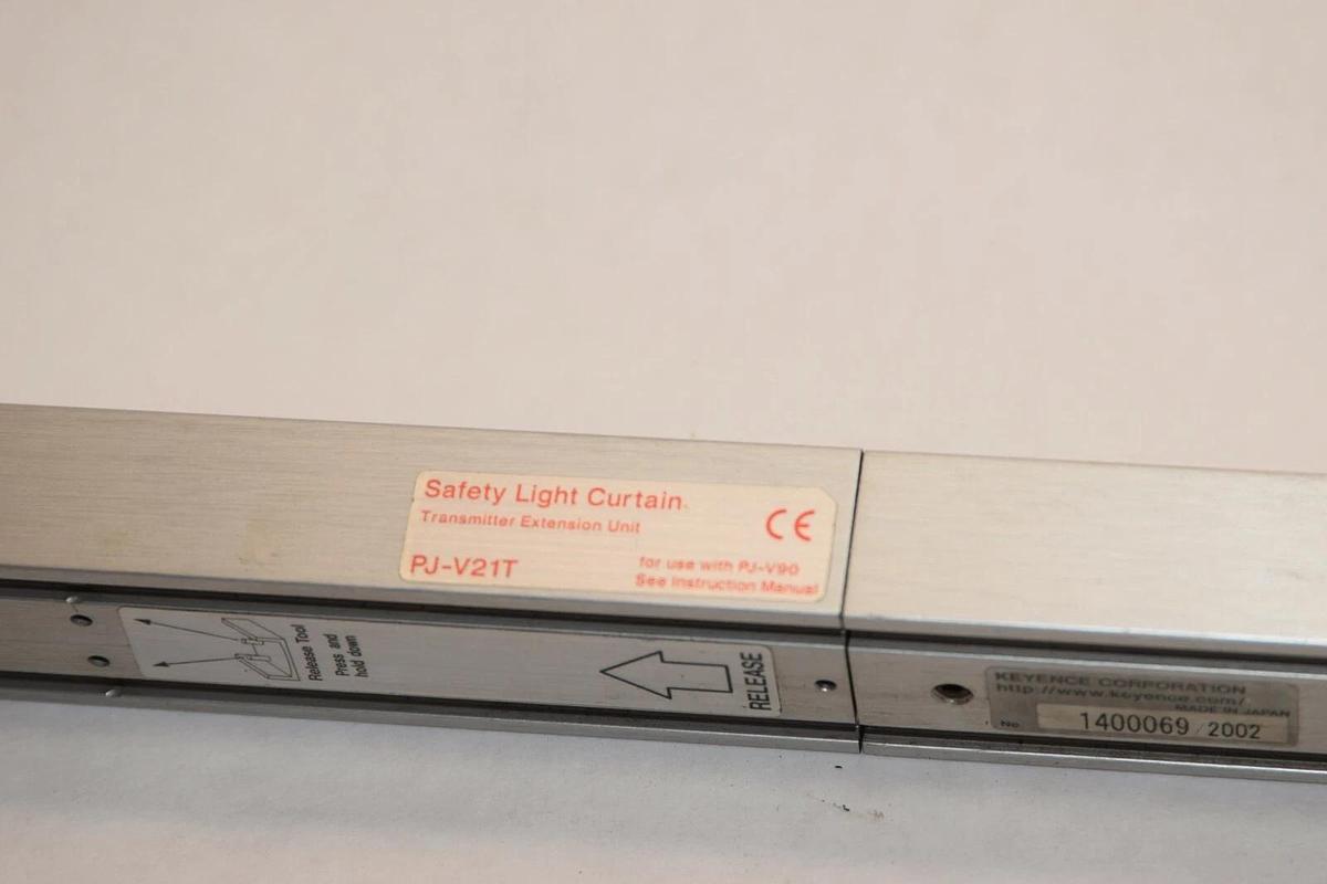 Used KEYENCE Safety Light Curtain Transmitter Extension PJ-V20T With PJ-V21T PJV20T