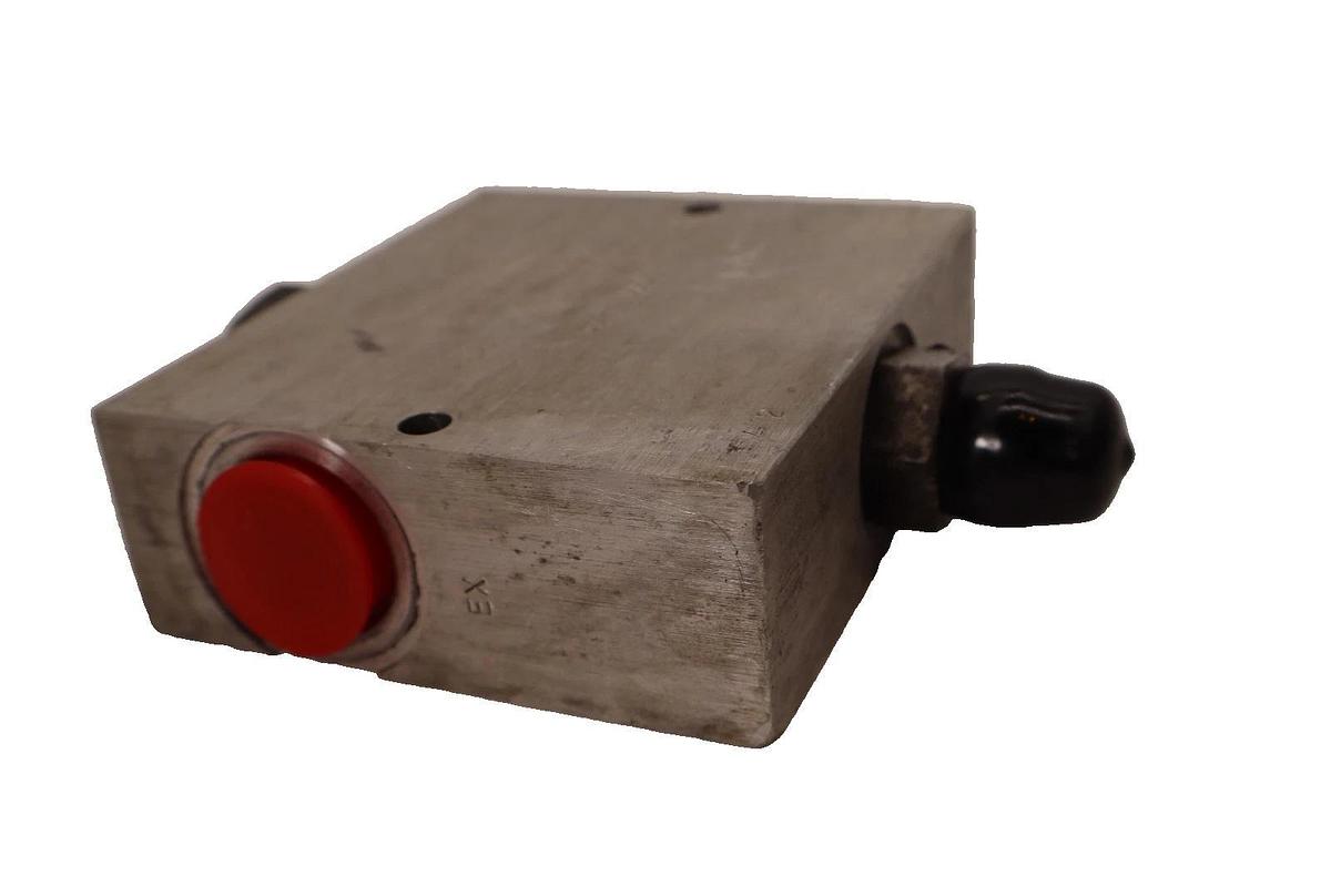 Used Weco 352-50001 Altec Flow Divider 40-136