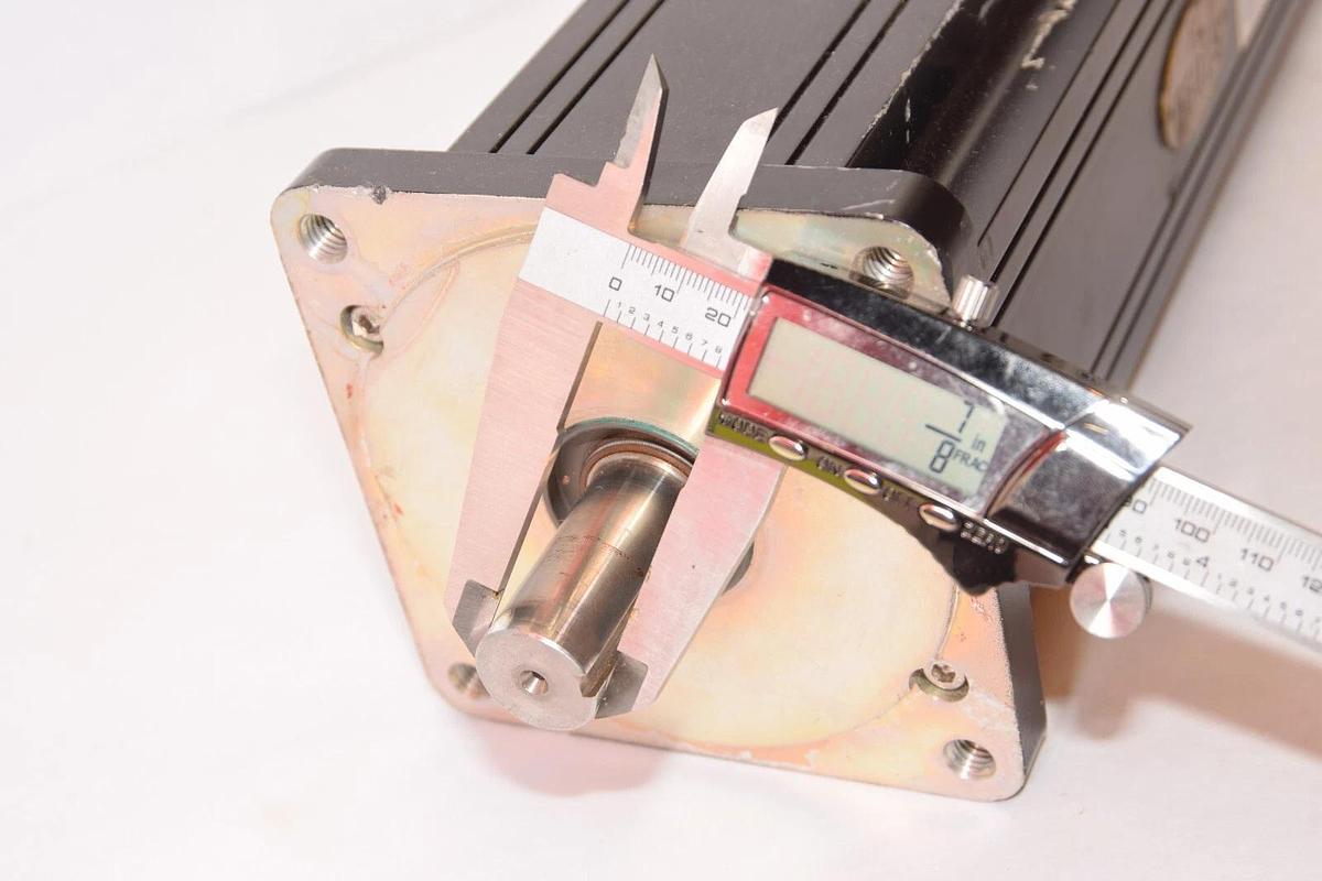 Used Emerson CONTROL TECHNIQUES DXE-4120W Servo Motor, 240V,DXE4120W, 960128-01 A4