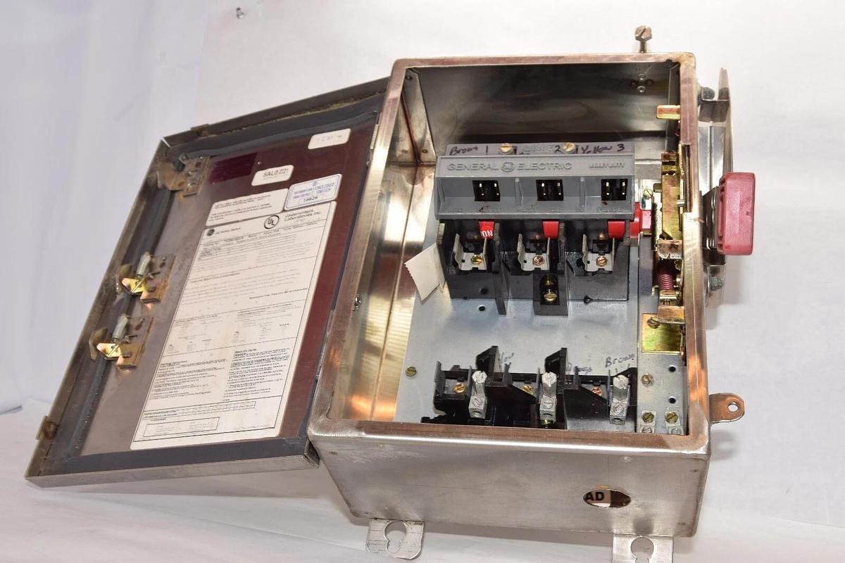 Used GE GENERAL ELECTRIC Safety Switch 30 Amp TH3361SS316 Model 1 30A Amp 600V