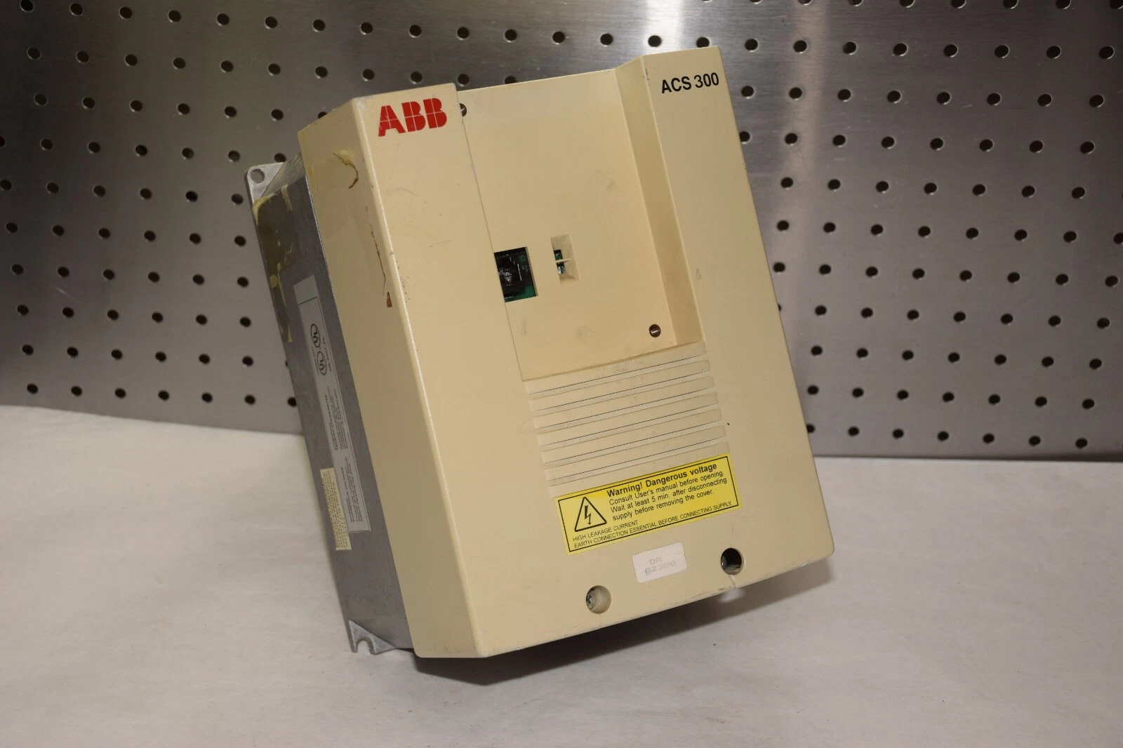 Used ABB ACS300 ACS311-6P6-3 ACS3116P63 380/480V 12.1A 10A VARIABLE FREQUENCY DRIVE
