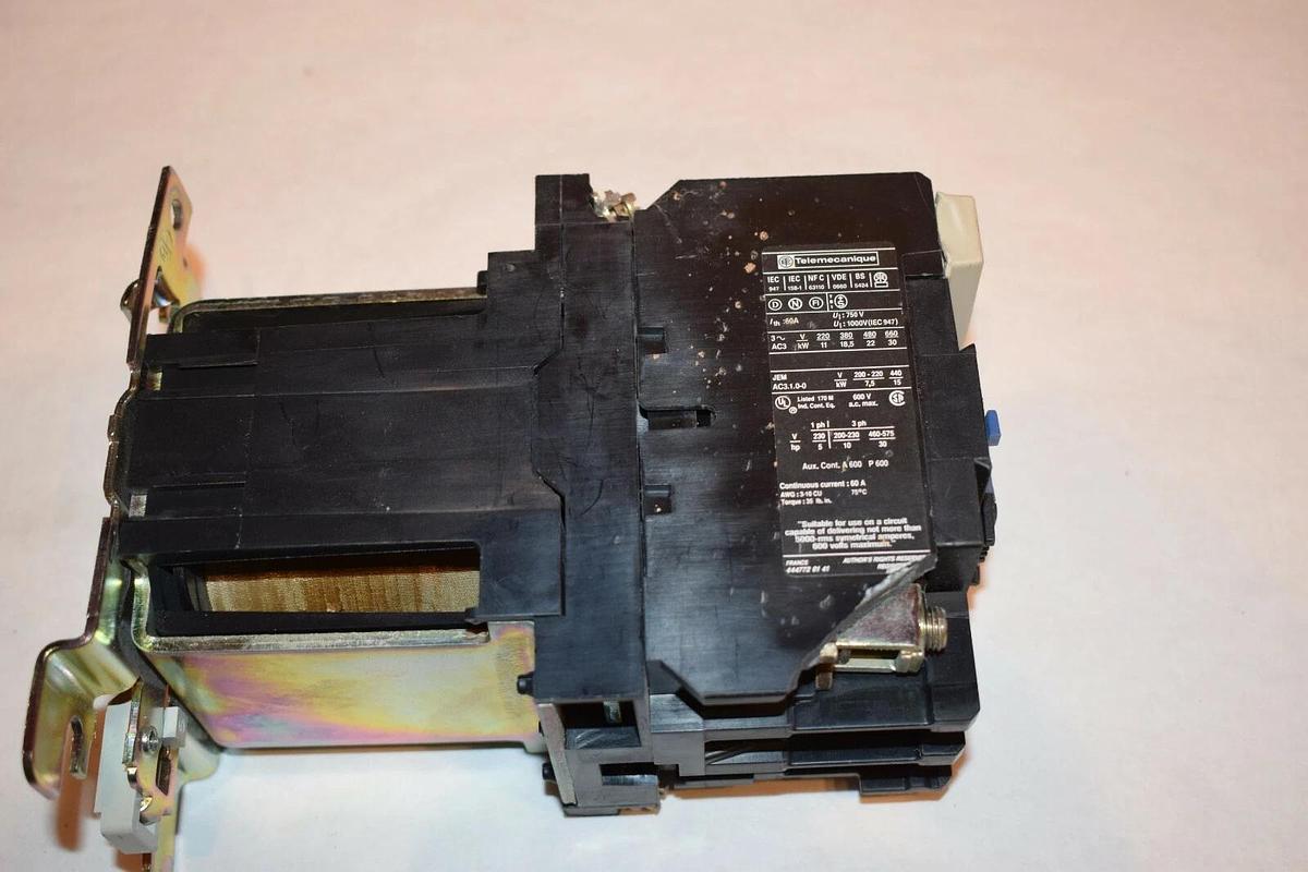 Used TELEMECANIQUE LP1 D4011 24V COIL 60A CONTACTOR