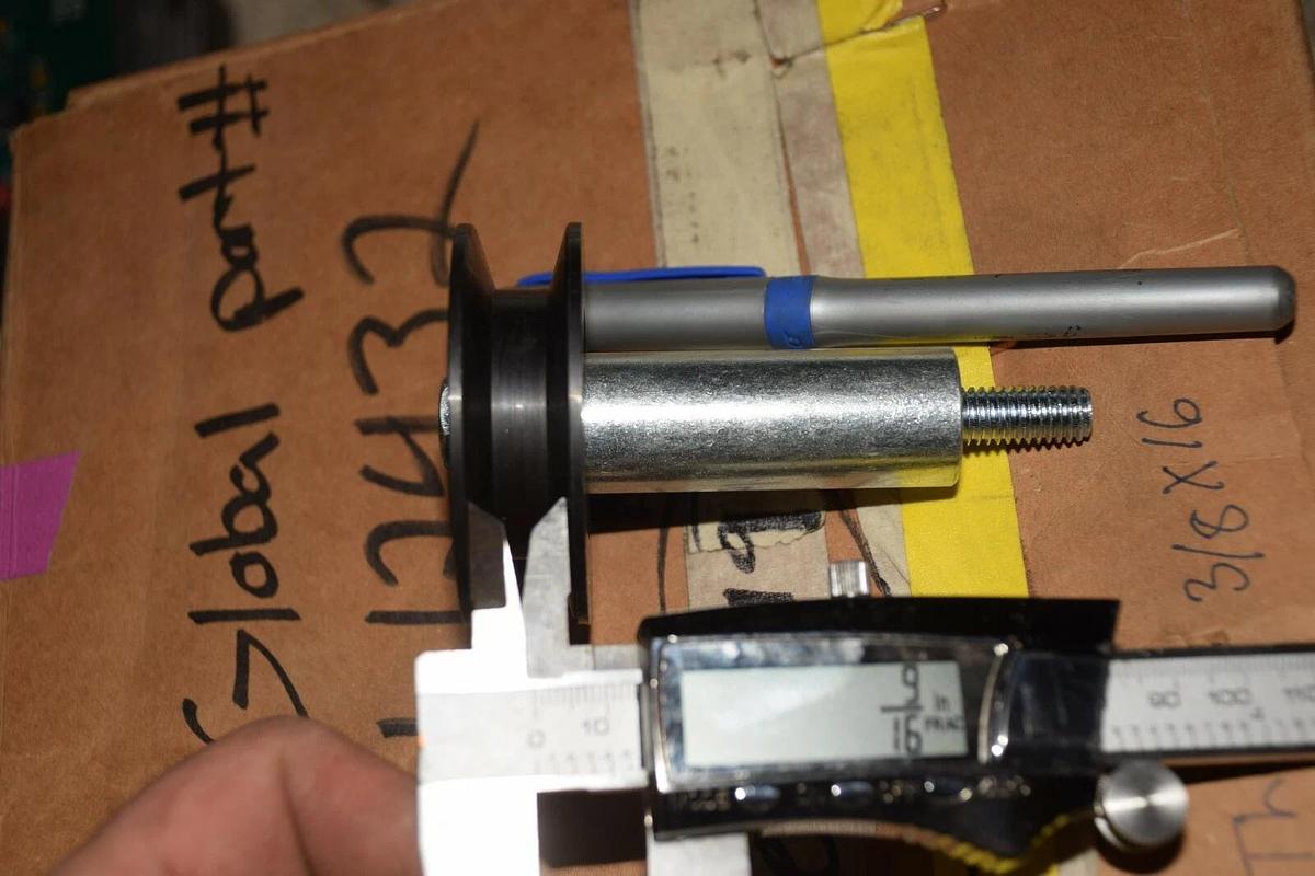 GLOBAL 024.12432 02412432 11/32" 3/8x16 THREAD SPINDLE NEW