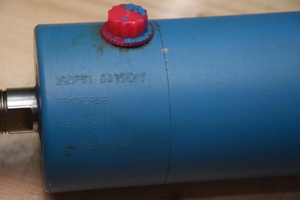 VICKERS Cylinder  TA10EABA, TA10EA5A,  2.5 X 750X4, 2.5X.750X4  NOS