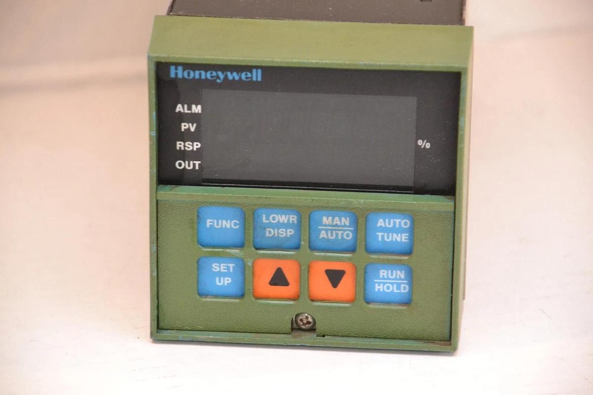 Used Honeywell Temperature Controller YDC3002-0-22A-1-00-0111 51-51-25-07 51-51-99-25