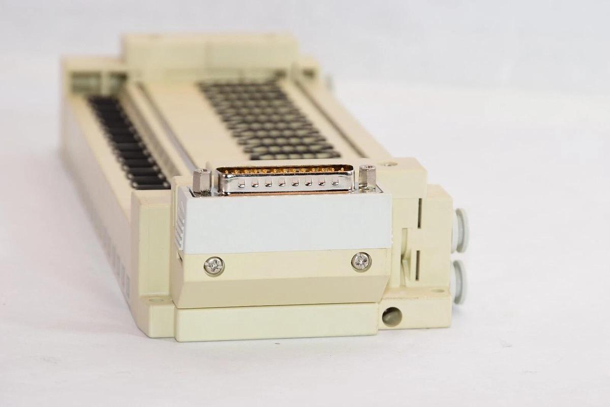 (NEW) SMC SS5V1-J2O001 , SS5V1J2O001 Manifold