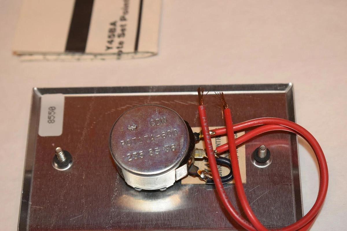 NEW JOHNSON CONTROLS Y45BA-1 REMOTE SET POINT POTENTIOMETER  CONTROL