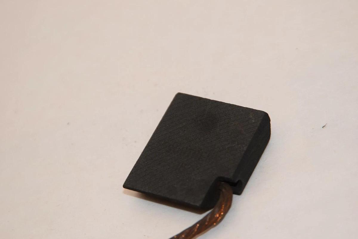 (NEW) SOUTHERN 150 #150 1-3/8" x 3/8" Carbon Brush