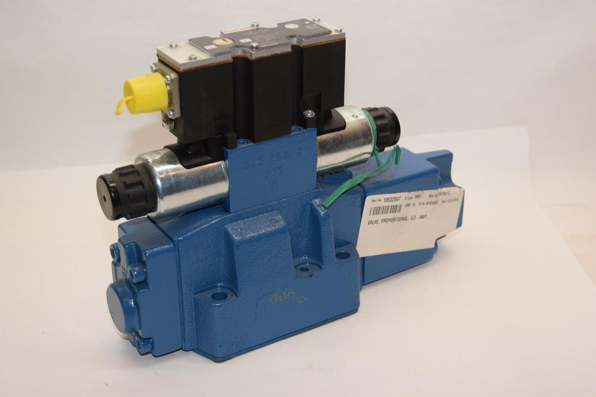 Used NEW BOSCH R900954642 REXROTH Directional Valve 4WRZE16W6-150-70/6EG24N9ETK31/F1V