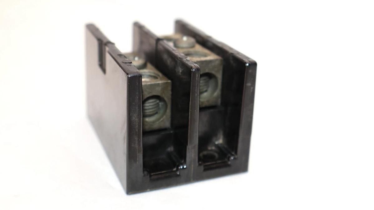 Used MARATHON 1422572 600V 175A 2P Terminal Block
