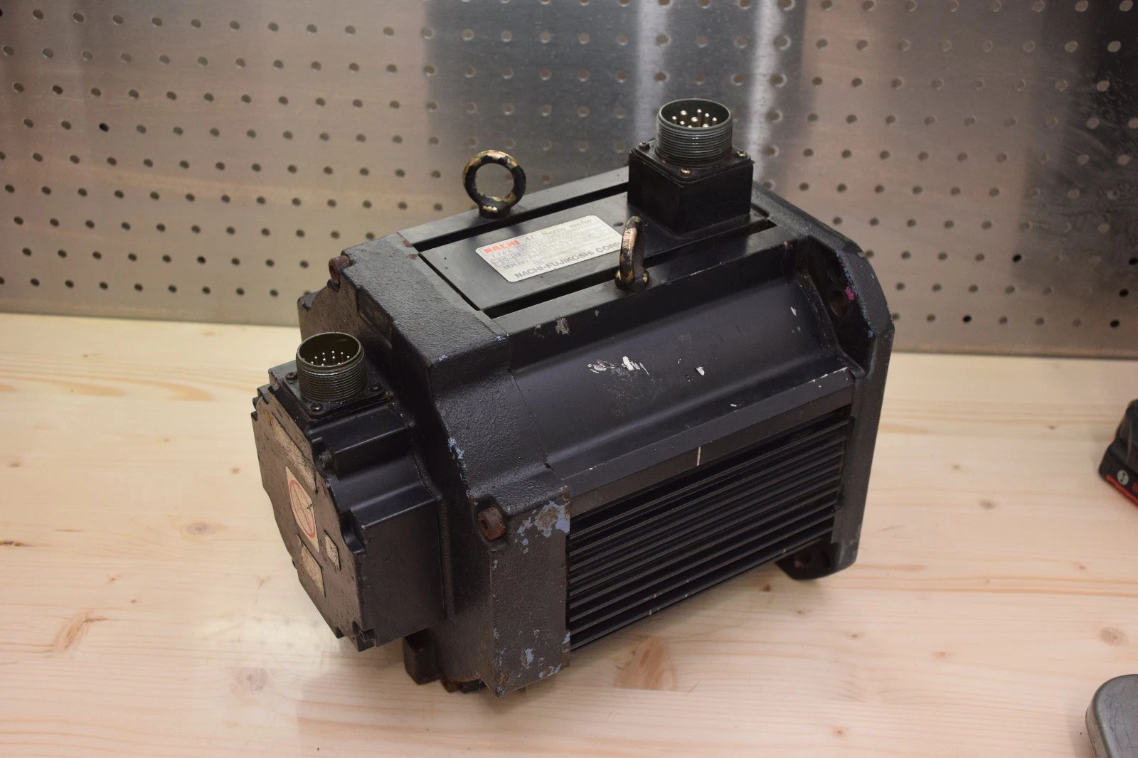 Used NACHI SERVO Motor USADED-37-FC43X USADED-37-FC43 X 3.7KW 2000 RPM 18.6A