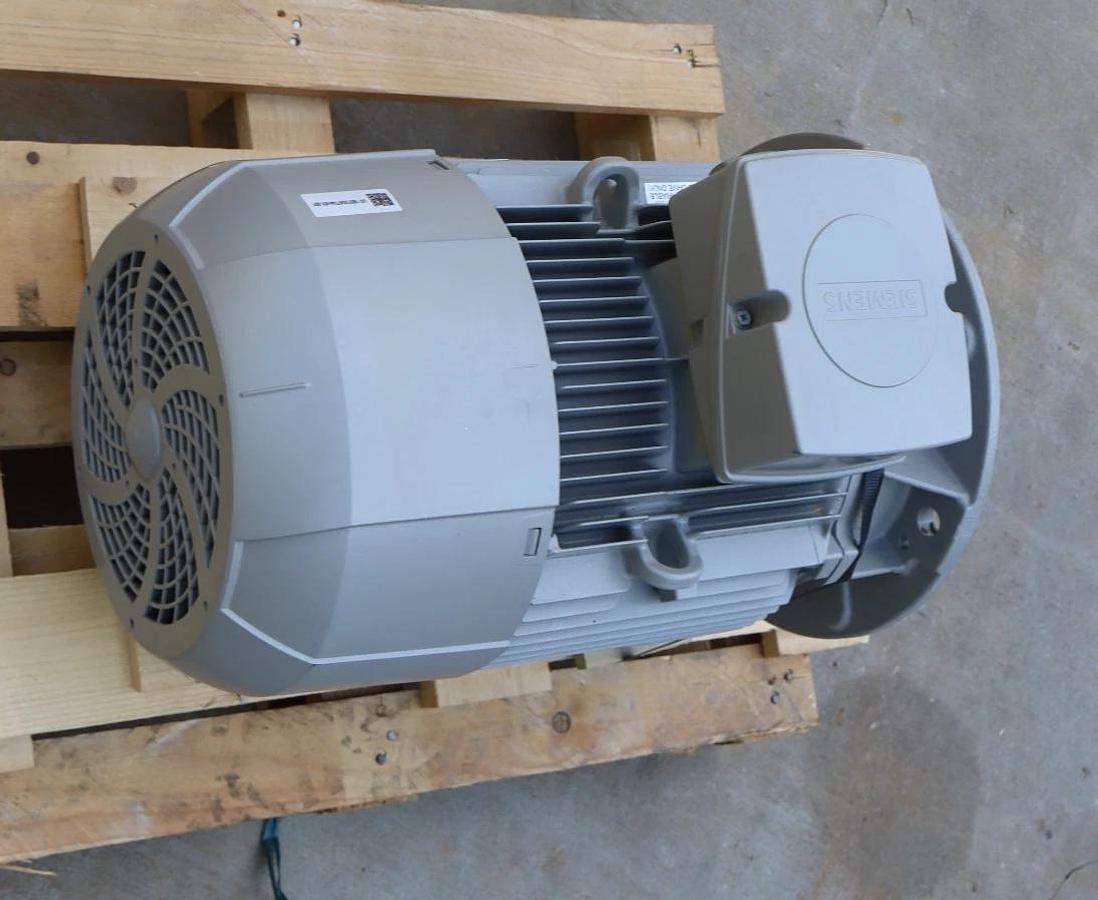 Siemens 3ph Motor IE2 1AV2163A 1LE10011DA334JA4 UD 1807/2047744-001-001 15kW NEW