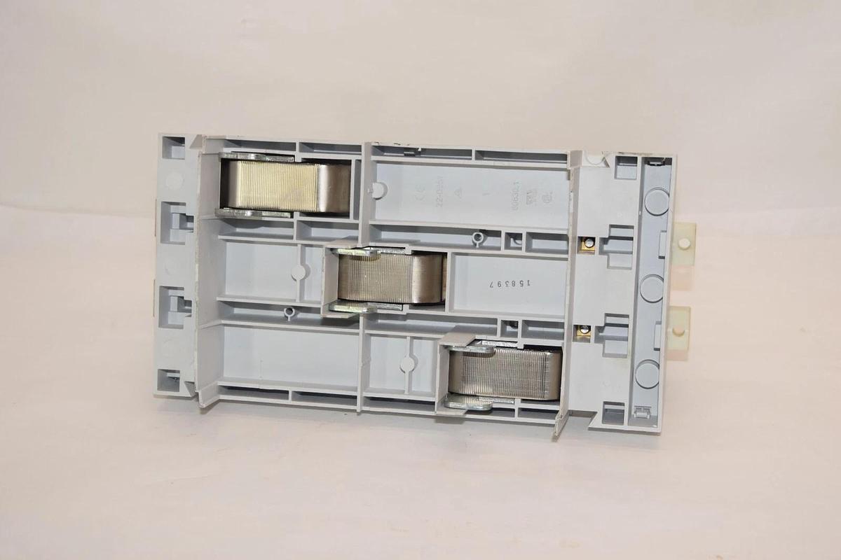 Used SIEMENS 8US1213-4AH00  BUSBAR Adapter for Breaker 600VAC