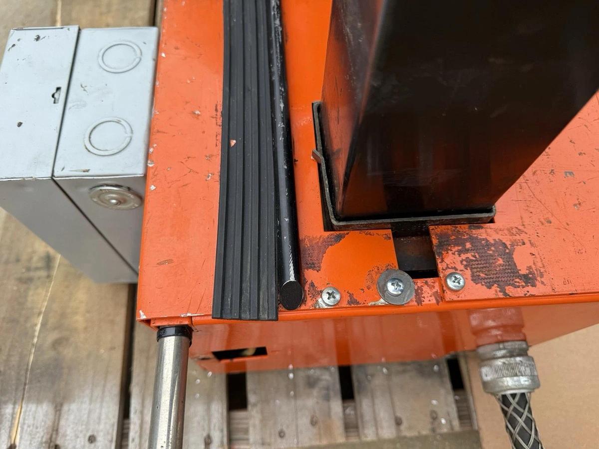 Used SKF TIH-100m/MV Medium Induction Heater for Bearings  400-460V