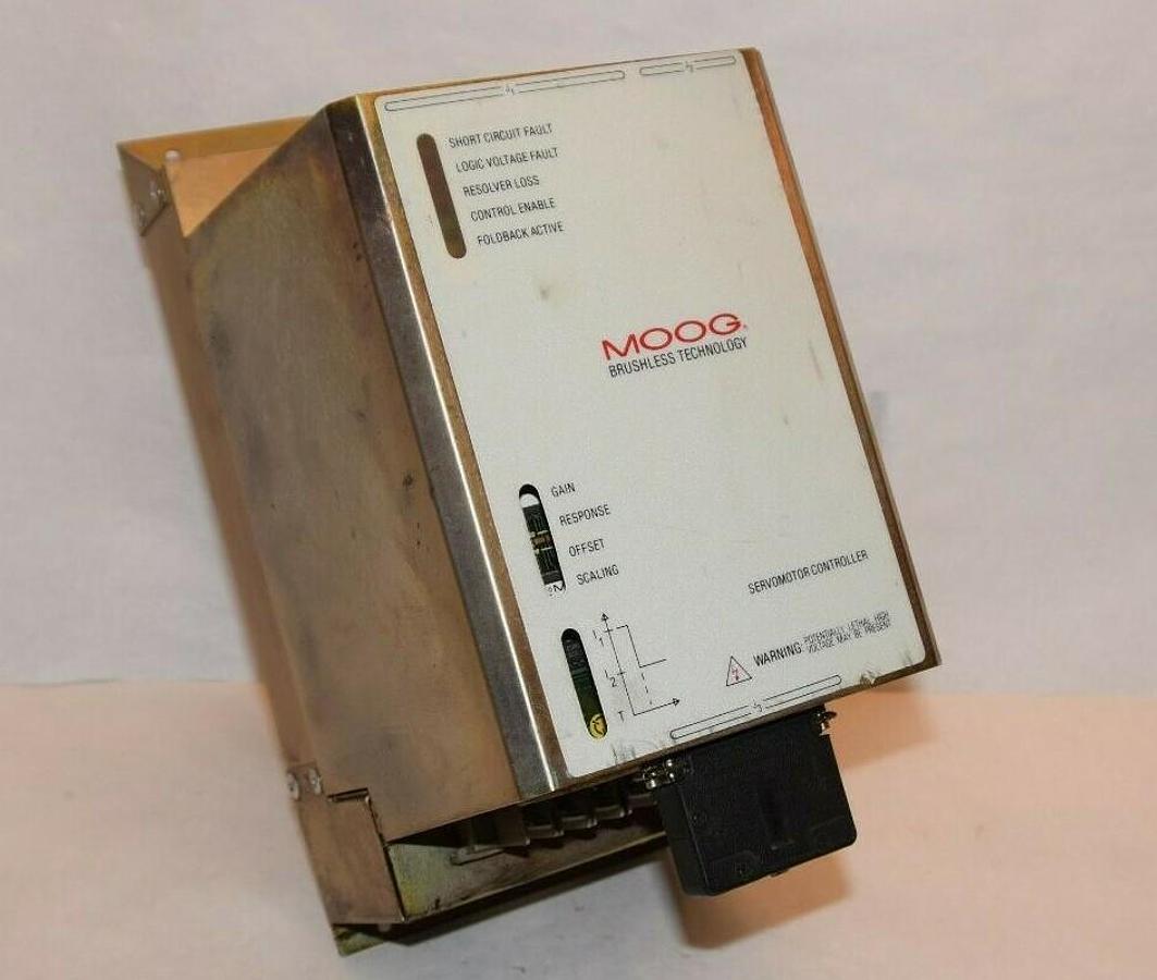 Used MOOG Brushless Servo Controller Drive 152J453 40A