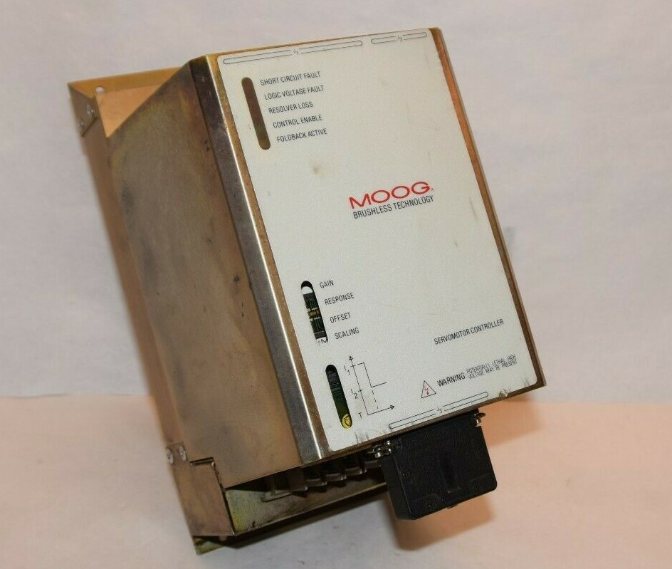 Used MOOG Brushless Servo Controller Drive 152J453 40A