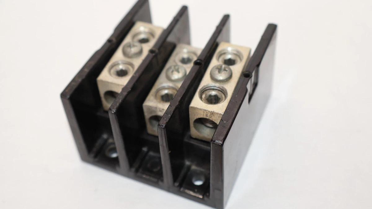 Used MARATHON 1423572 600V 175A 3P Terminal Block