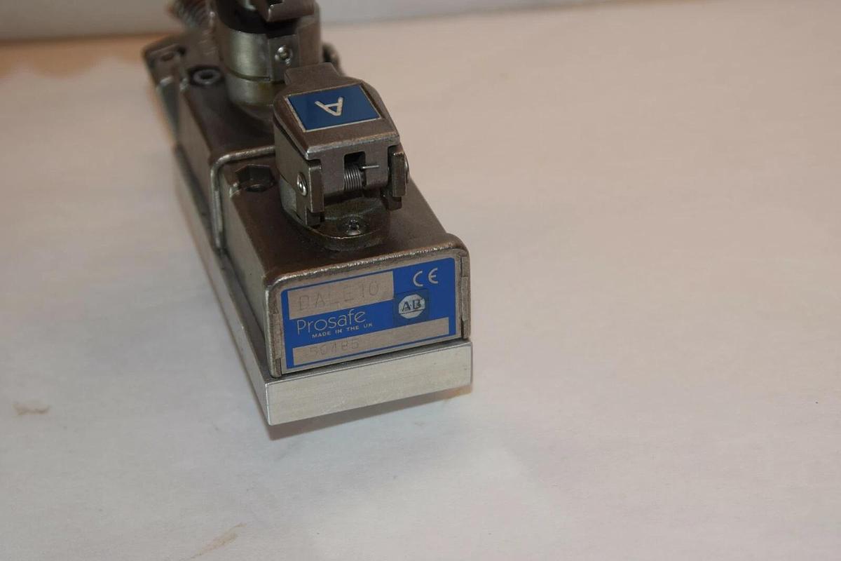 Used ALLEN BRADLET  DALE10 KEY EXCHANGE  Prosafe Guardmaster 150485 A B