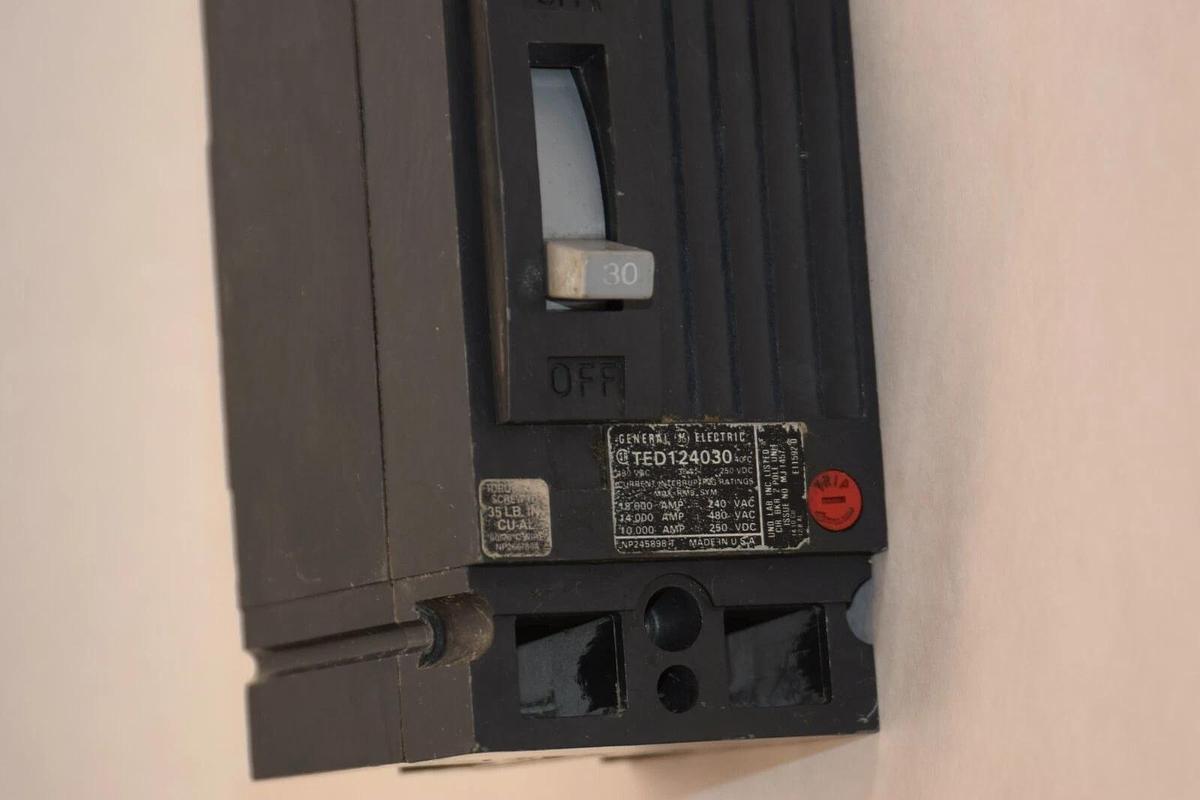 Used GENERAL ELECTRIC GE 30A Breaker TED124030 30 Amp 2P 480V