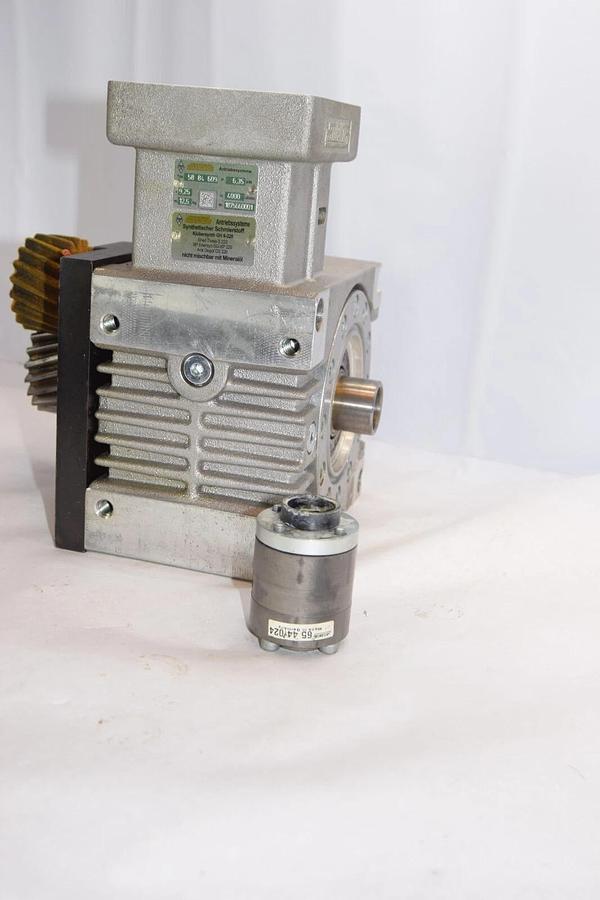 Used ATLANTA 58 84 509 635kw 4000U/min Gear Reducer *Chipped*
