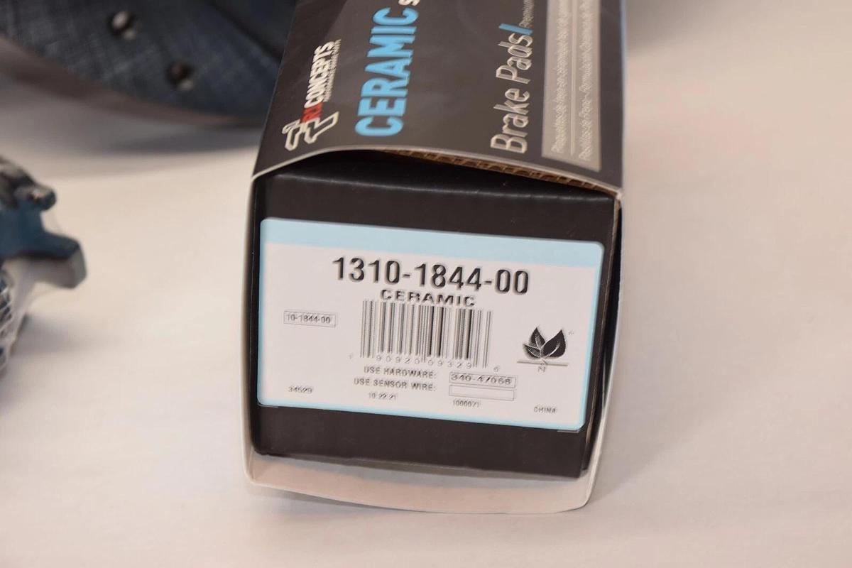 R1 CONCEPTS B09FP2NKDM Disc Front Brake Rotors Black w/ Ceramic Pads (NEW)