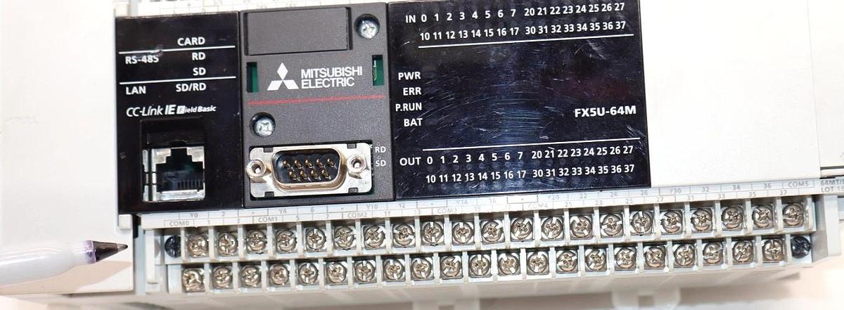 Used Mitsubishi Electric FX5U-64MT/ES FX5U-64M 100-240Vac Programmable Controller
