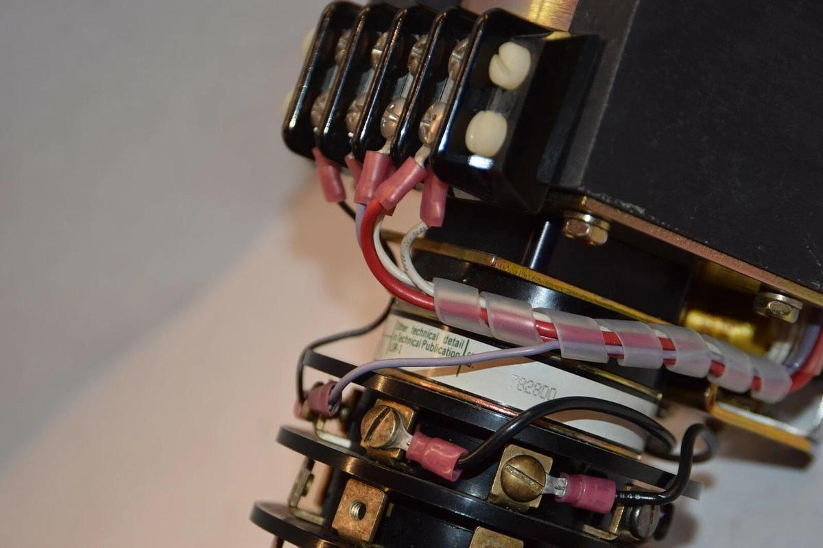 ELECTRO SWITCH 782800 9423  Lock-Out Relay 125VDC ser 24  (NEW)