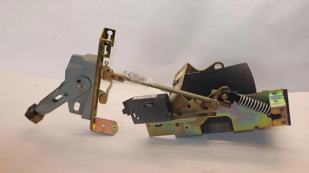 Used SQUARE D 9422RN1 Remote enclosure Disconnect Switch handle for FAL34000 Breaker