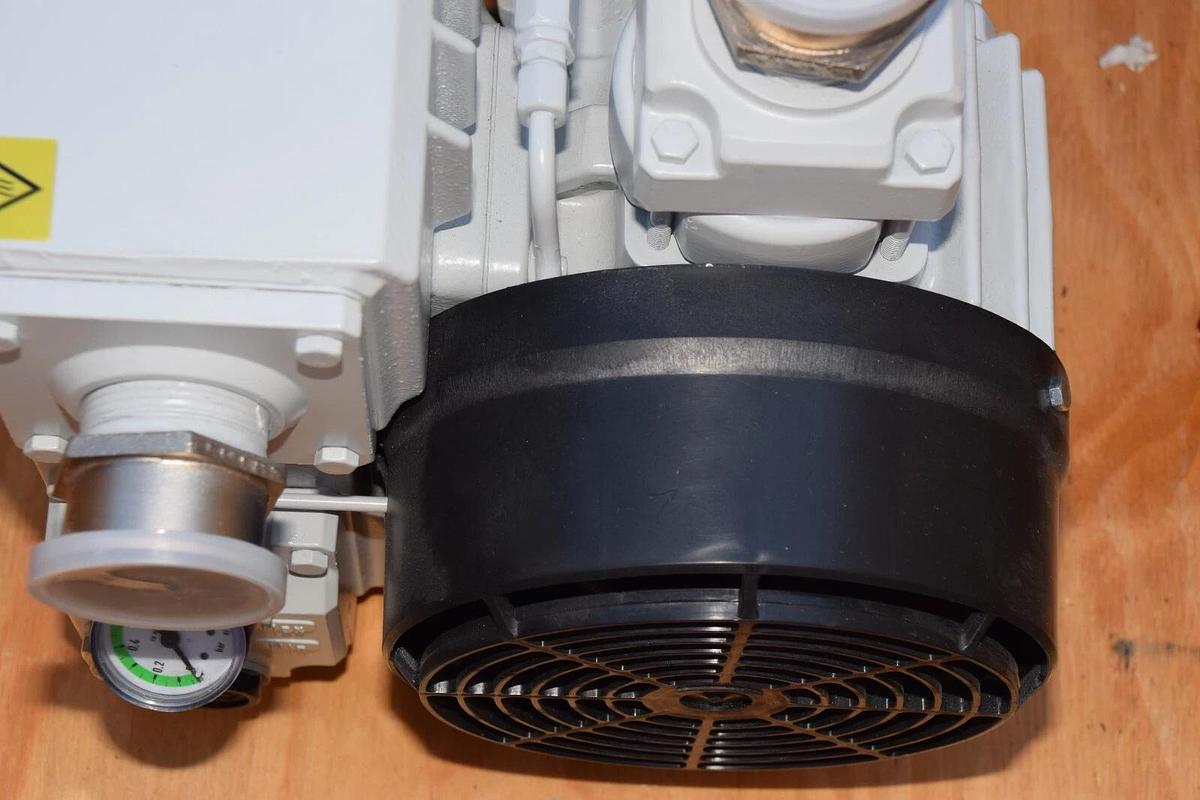 Pfeiffer Vacuum Vane Pump HENA Line Hena 25 PK D02 207 A  PKD02207A 1ph  (NEW)