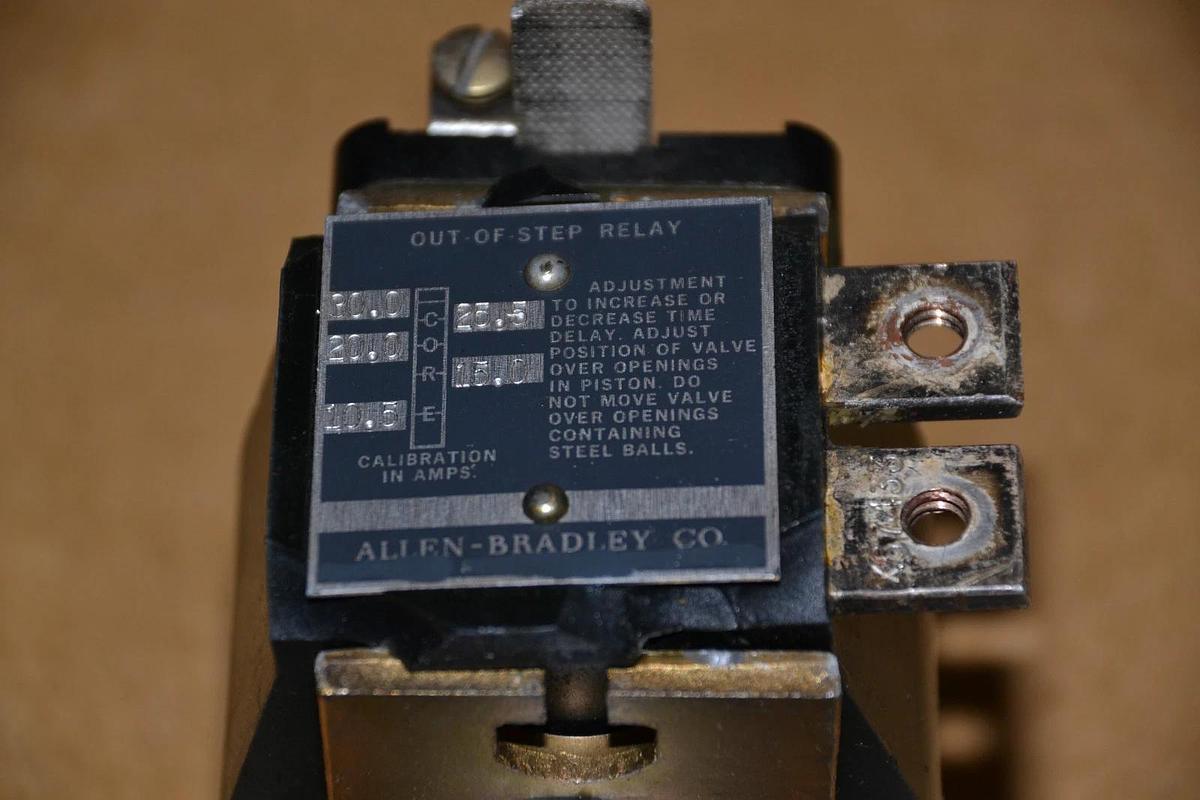 Used ALLEN BRADLEY AB OUT OF STEP RELAY OUT-OF-STEP RELAY 30.0 25.5 20.0 15.0 10.5