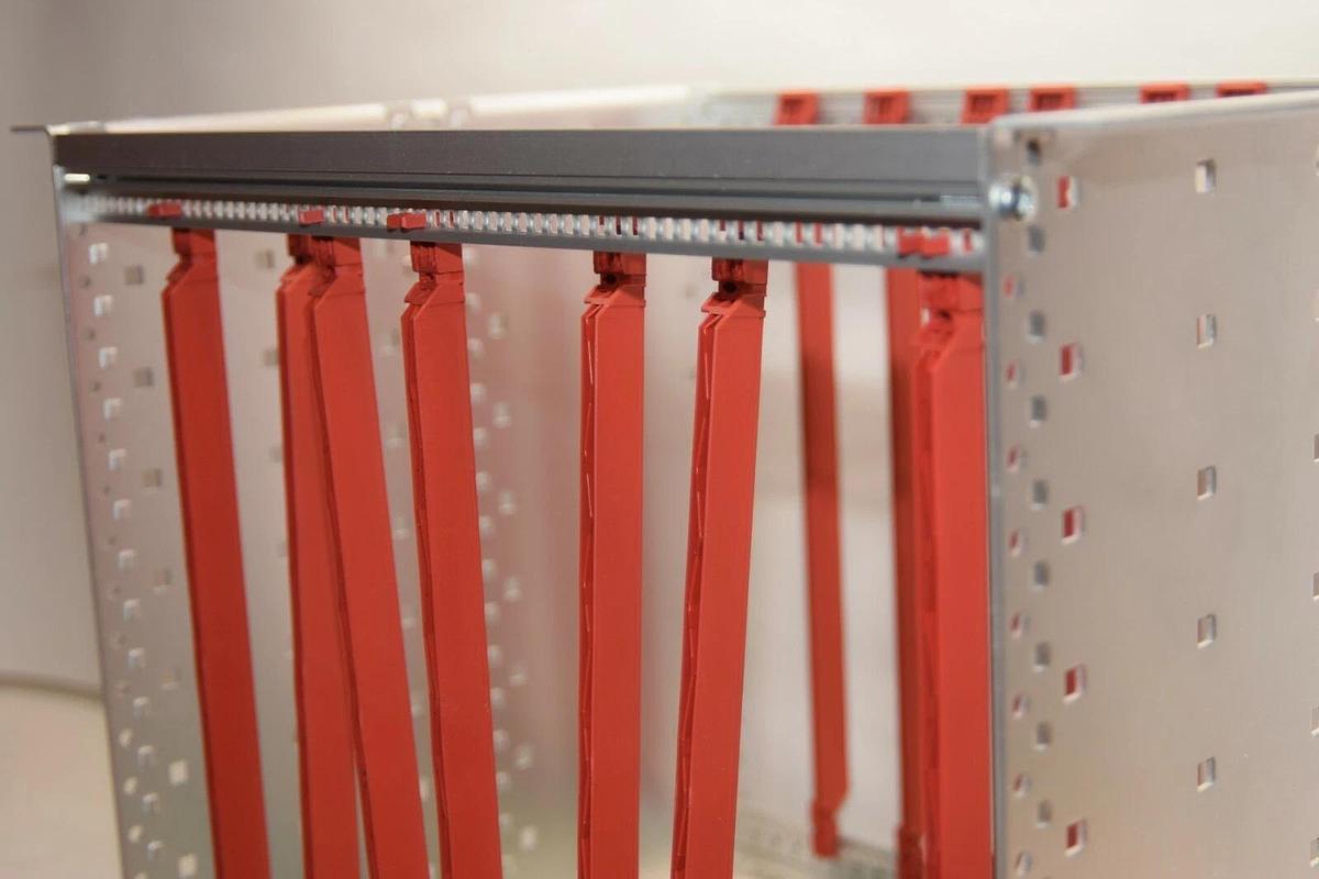 MERLIN GERIN PRIZ 72-13422-00 B1 PLC Rack Chassis 6739820 NEW-READ