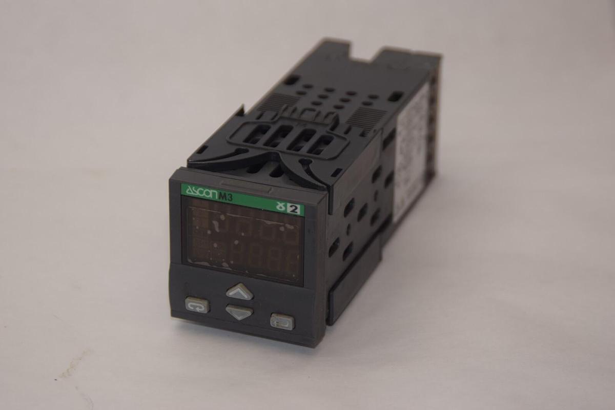 Used ASCON TECHNOLOGIC M3-3100-0000/001 100-240V 50/60Hz 3W Temperature Controller