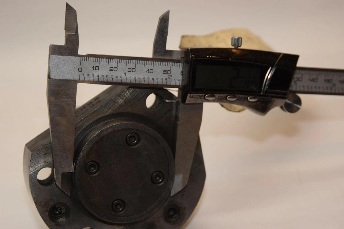 (NEW) CAMERON 8341-94 5558-81 963811362 Speed Chuck