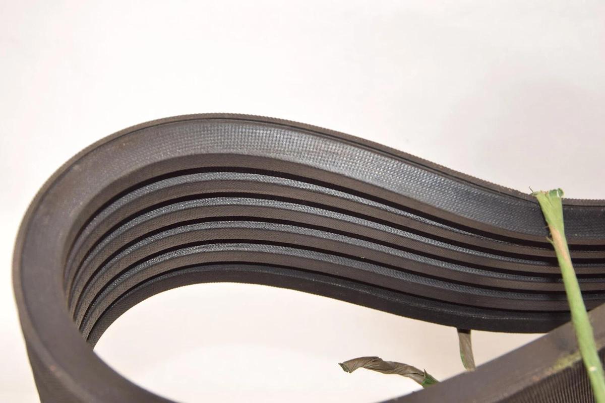 (NEW) D&D POWERDRIVE B82/06 ORB-19-11264B82/06 6 Rib 85" L 0.62" W V-Belt