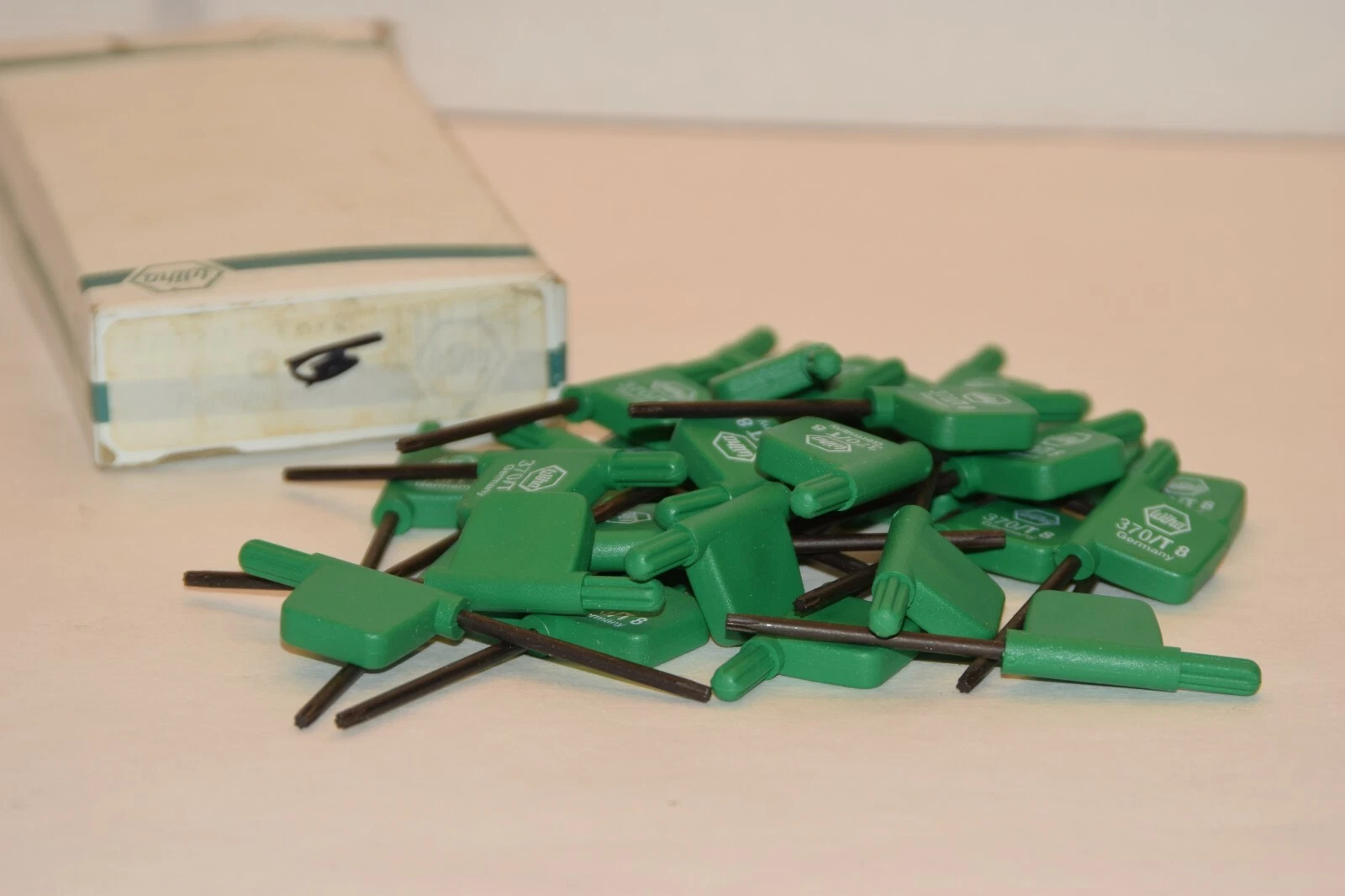 NEW (BOX OF 30) WIHA 37022 T8 x 40mm 370/T8 TORX KEY WRENCH GREEN FLAG STYLE