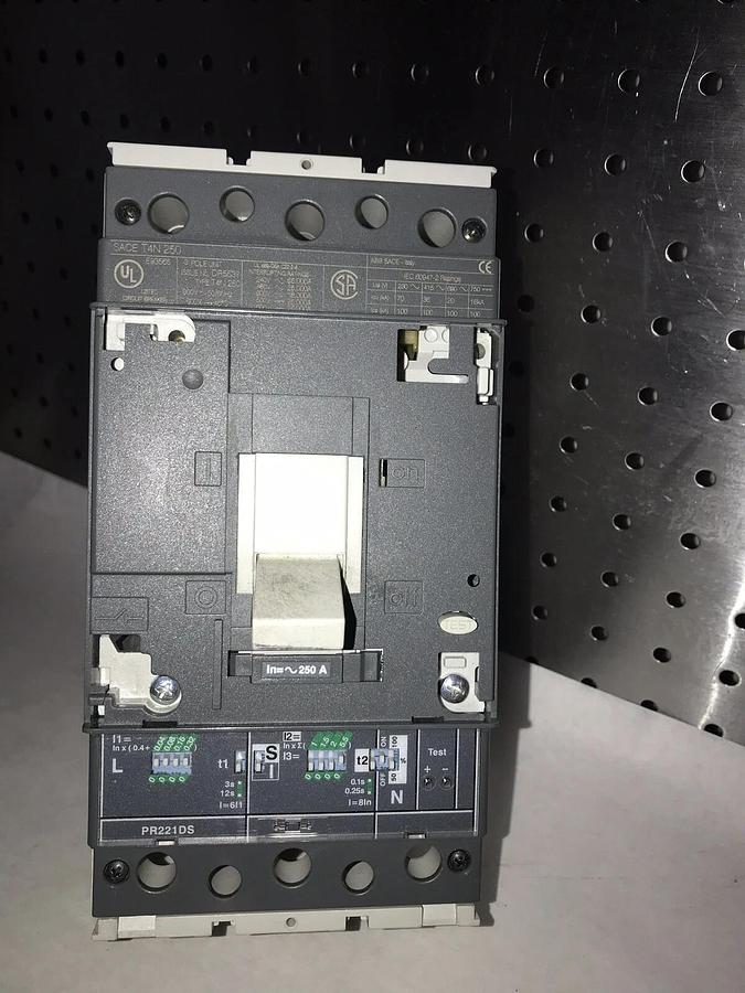 Used ABB SACE T4N 250 250A 3 POLE 600V 50/60Hz CIRCUIT BREAKER SACE T4N250