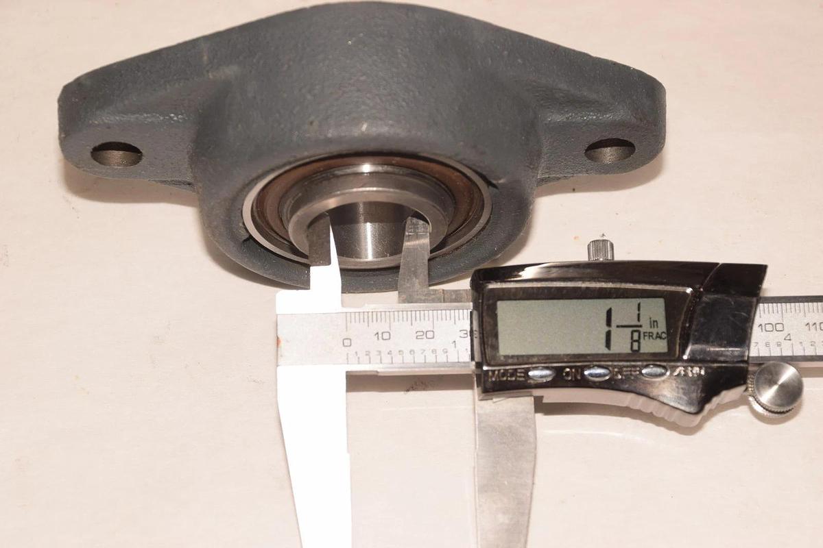 BCA TNR 1-1/8R TNR1-1/8R 1-1/8" FLANGE BEARING NEW