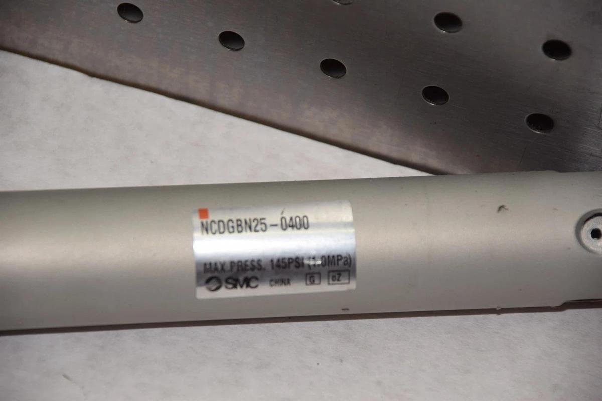 Used SMC NCDGBN25-0400 145psi 1.0MPa PNEUMATIC CYLINDER