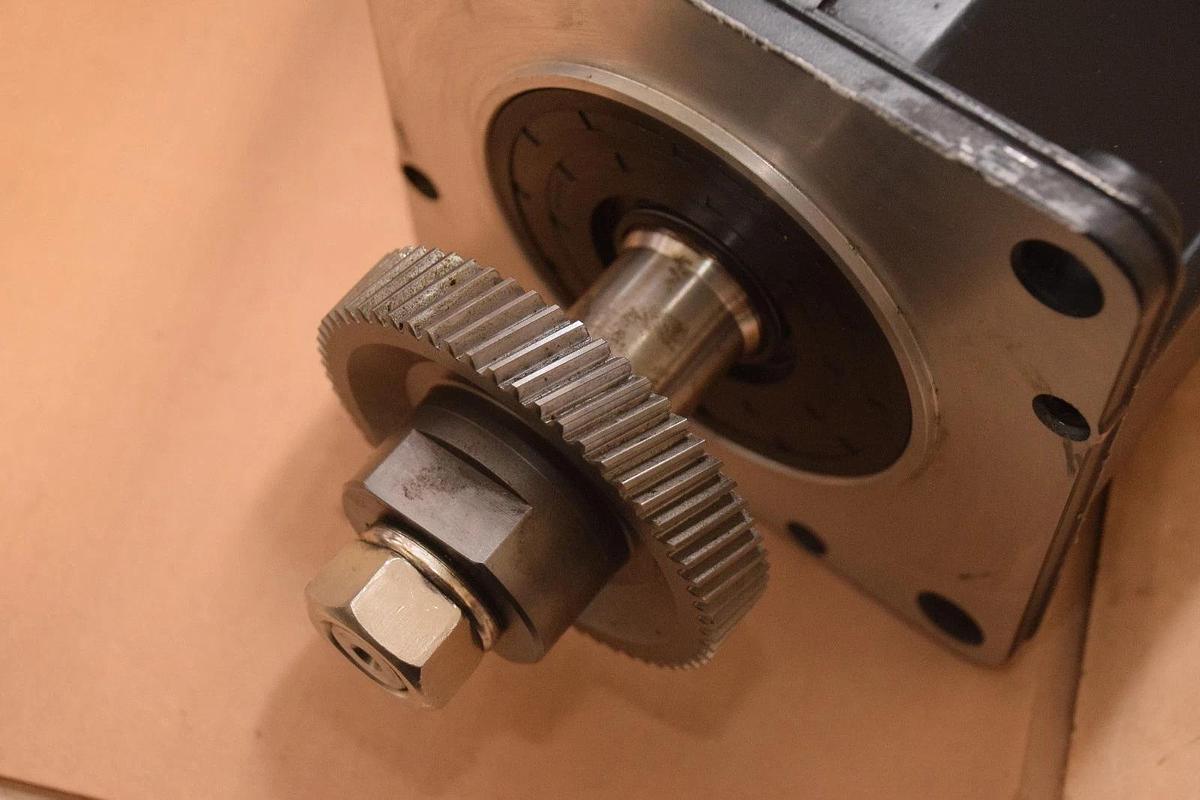 Used Fanuc AC Servo Motor A06B-0501-B756 w/ Pulsecoder A860-0360-T101 2000rpm