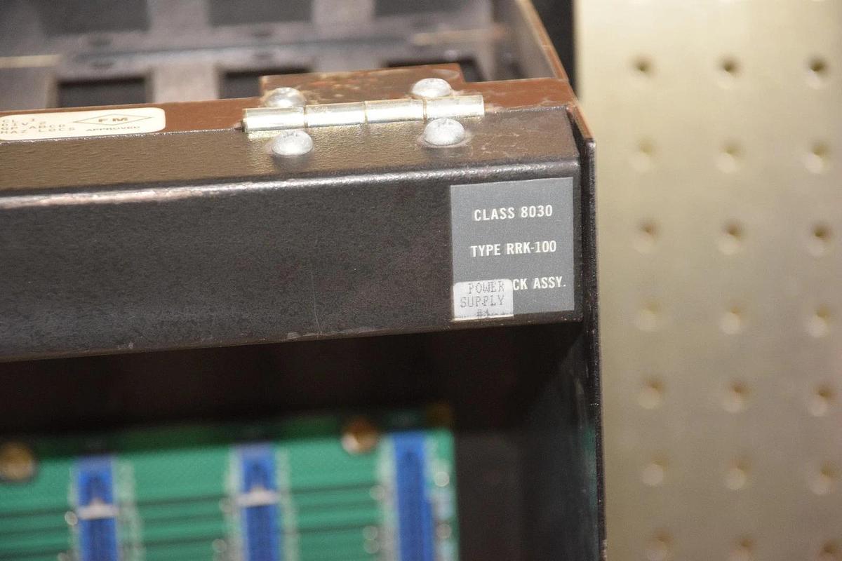 Used SQUARE D 8030 RRK-100 SER.E1 SY/MAX RACK ASSY 5-SLOT 30618-500-52