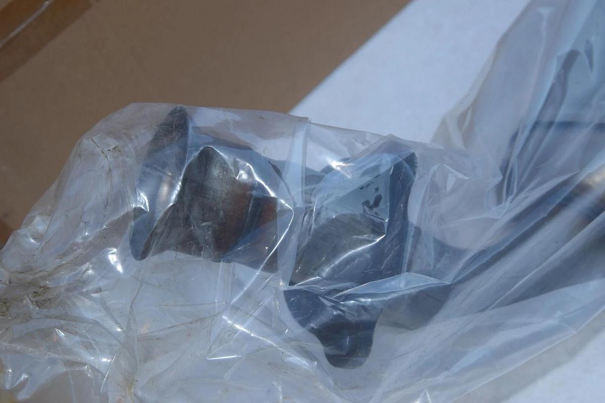 (NEW) Front Catalytic Converter G666-G33001347 For 00-07 Chevy 03-06 CMC Yukon