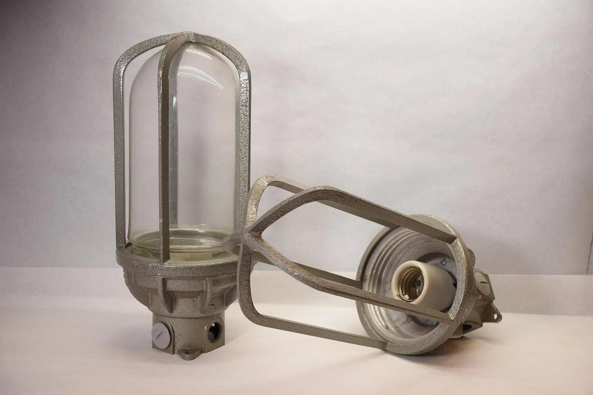 Used (NEW - Lot of 2) GE GENERAL ELECTRIC Y-15 , Y15 , 3017111 REM Light Fixture